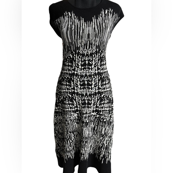 BCBGMaxazaria - Black and White knit dress - Picture 1 of 3